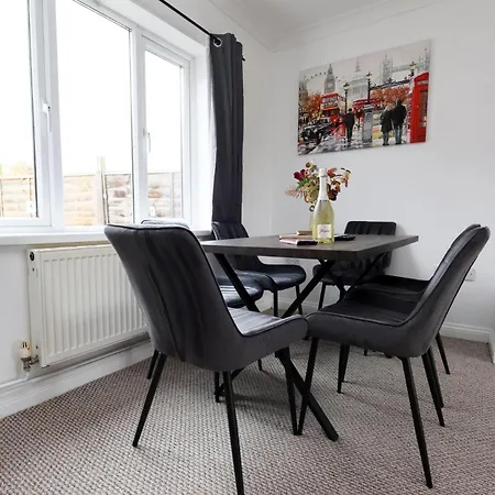 Crokeswood Walk 3 Bed House 3* Bristol
