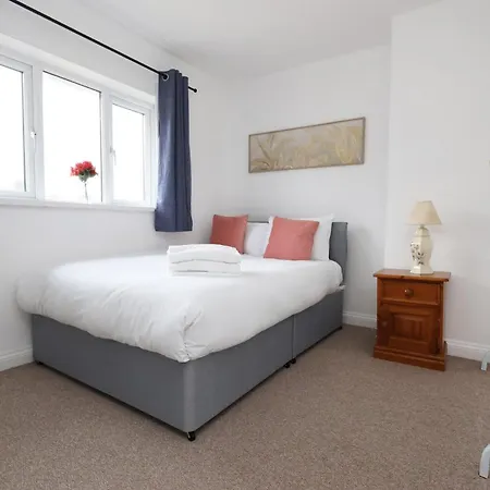 Crokeswood Walk 3 Bed House Guest house 3*