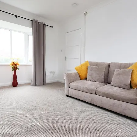 Guest house Crokeswood Walk 3 Bed House
