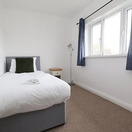 Crokeswood Walk 3 Bed House 3* Bristol