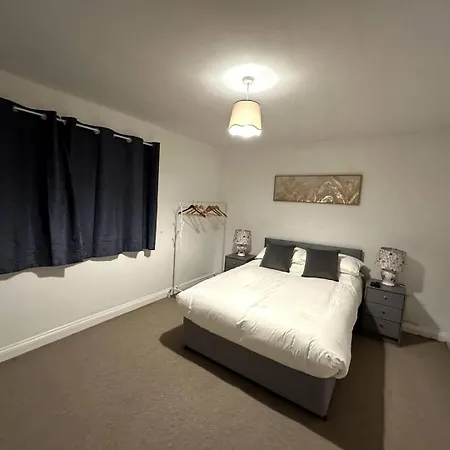 Crokeswood Walk 3 Bed House Guest house 3*
