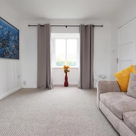 Crokeswood Walk 3 Bed House Guest house