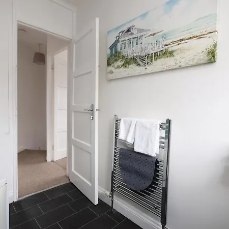 Crokeswood Walk 3 Bed House 3*