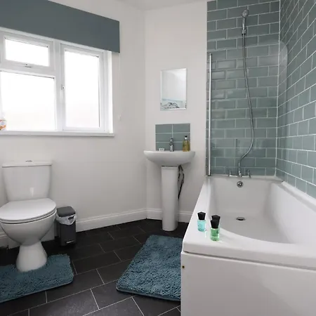 Crokeswood Walk 3 Bed House Guest house 3*