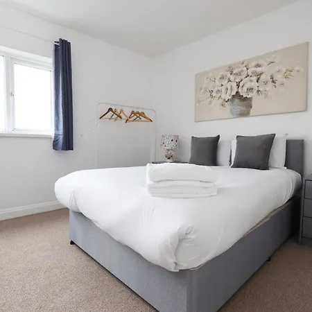 Guest house Crokeswood Walk 3 Bed House 3*