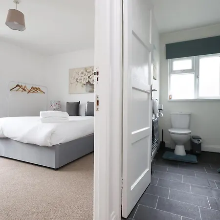 Crokeswood Walk 3 Bed House Guest house Bristol