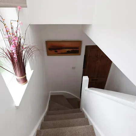 Crokeswood Walk 3 Bed House Guest house